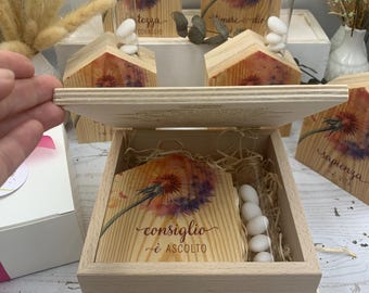 Bomboniera originale e utile per la madrina: doppio regalo, scatola e casetta multiuso