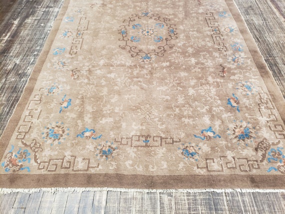 Peking Chinese Art Deco Antigue Chinese rug 1920's hand knotted wool rug  with multi colors flowers pink, blue & tan size 5'2"×7'10"