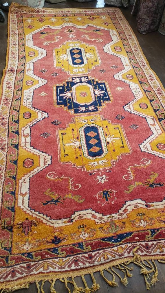 Moraccan tribal vintage rug geometric with orange and red  size 5'×10'7"