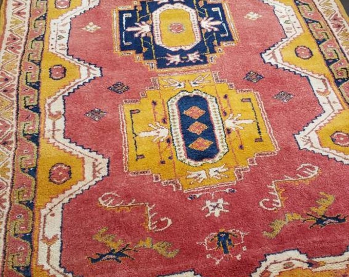 Moraccan tribal vintage rug geometric with orange and red  size 5'×10'7"