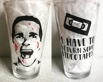 American Psycho 'Tengo que devolver algunas cintas de vídeo' // Patrick Bateman // Vaso de pinta
