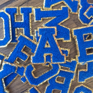 Letras Azuis Chenille Bordado Patch Apliques Diy Nome Crachá Alfabeto Lantejoulas Patches Para Roupas Bolsas Acessórios 2,17 polegadas ferro em