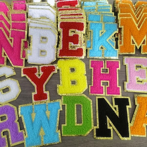Parche de aplique con letras bordadas de chenilla con brillantina de colores, de la A a la Z, con nombre y letras, para planchar, de 3,15 pulgadas