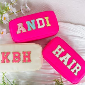 Bolsa de nailon personalizada para Navidad, bolsa de maquillaje con parche de chenilla personalizado, bolsas de artículos de tocador de viaje, bolsa de cosméticos, regalo de dama de honor cosido