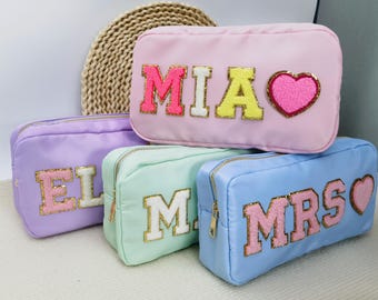 Op maat gemaakte nylon make-uptas: gepersonaliseerd toilettasje met chenillepatch