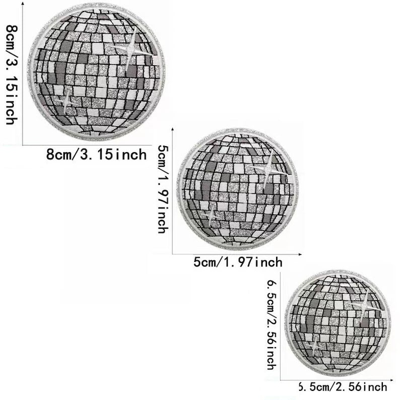 Op de afbeelding: Drie zilveren glitter discobal-strijkpatches in verschillende maten: 8 cm, 5 cm en 6,5 cm.