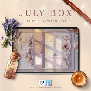 Può includere: Un pacchetto di pianificatore digitale intitolato July Box con 600+ elementi, che mostra un tablet con una pagina illustrata con fiori, il testo Un petit peu de magie, un bouquet di lavanda, una bottiglia di vetro con tappo e una candela accesa.