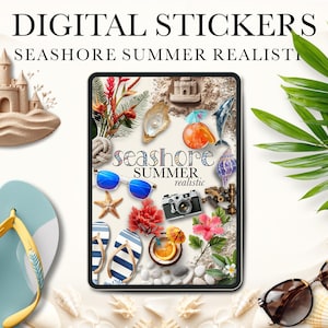 Puede incluir: Pegatinas digitales con temática realista de verano en la playa. La imagen presenta una tableta con gráficos de verano, incluyendo gafas de sol, estrellas de mar y una cámara. Elementos adicionales incluyen un castillo de arena, chanclas y gafas de sol.