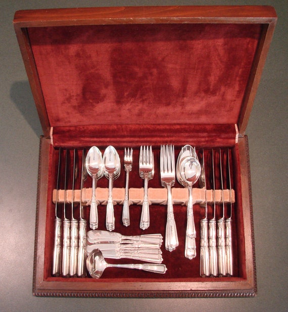 NEARLY NEW CONDITION WALLACE ROSE POINT STERLING SILVER PLACE FORK