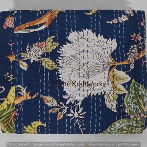 Handblock Blommigt indiskt Kantha-täcke Kantha-täcke Blå bas Blått Kantha-täcke Kantha-överkast Bomullsfilt Gudari bild 3