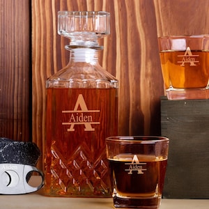 Personalized Whiskey Decanter Set with Box Whiskey Gift for Men Father&#39;s Day Gift for Dad Groomsmen Gifts
