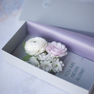 Personalisiertes Geschenk für die beste Mama, Lila Papierblumen, Du bist nie allein