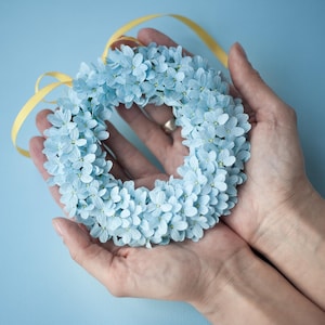 Ghirlanda di carta azzurra, Mini decorazione per la tua casa, graziosa ghirlanda con nontiscordardime