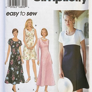Può includere: Un cartamodello per un abito con quattro stili diversi. Il cartamodello è per le taglie 6, 8 e 10. Il cartamodello si chiama "Simplicity" ed è facile da cucire.