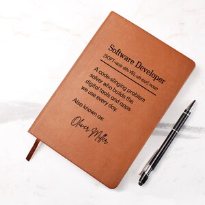 Definition av mjukvaruutvecklare, personlig kodningspresent, programvaruingenjörsjournal, programmeraranteckningsbok, rolig teknikpresent bild 10