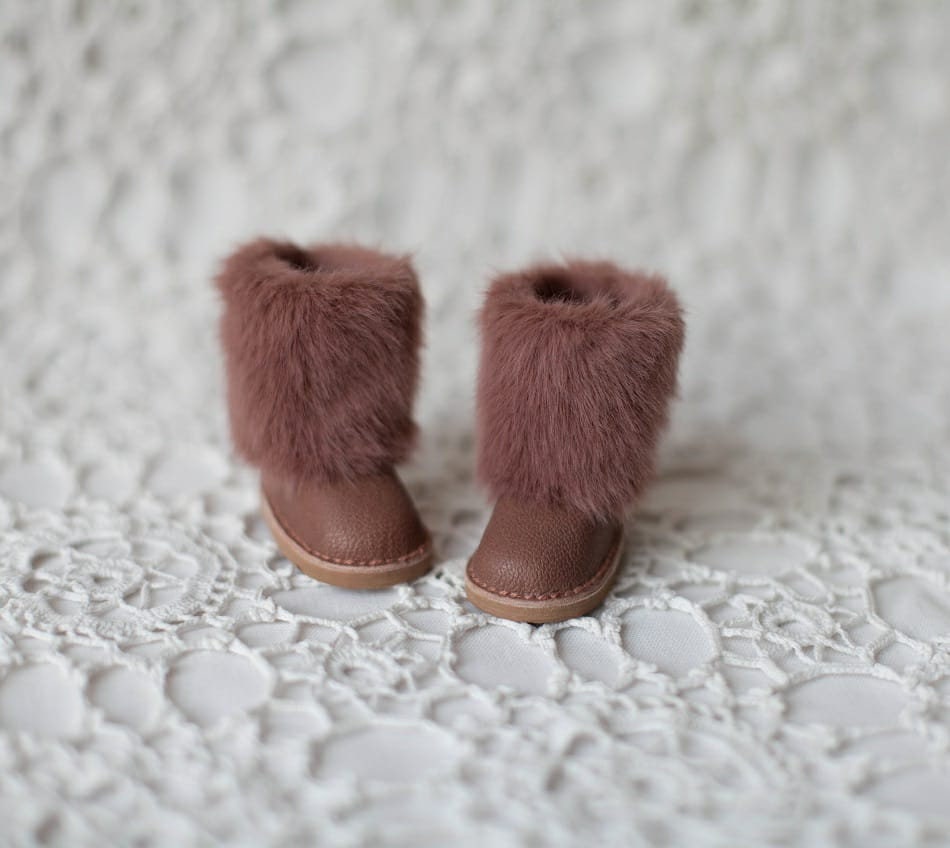 brown and pink uggs