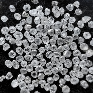 700 Pcs 5.00 Ctw Natural Uncut Rough Raw Diamonds , Raw Crystals Gemstone Raw Stone For Jewelry