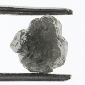 Ongeslepen diamant 2,08 karaat natuurlijke ruwe ruwe losse diamant wit grijze kleur conflictvrije diamanten, Afrikaanse losse ruwe diamanten