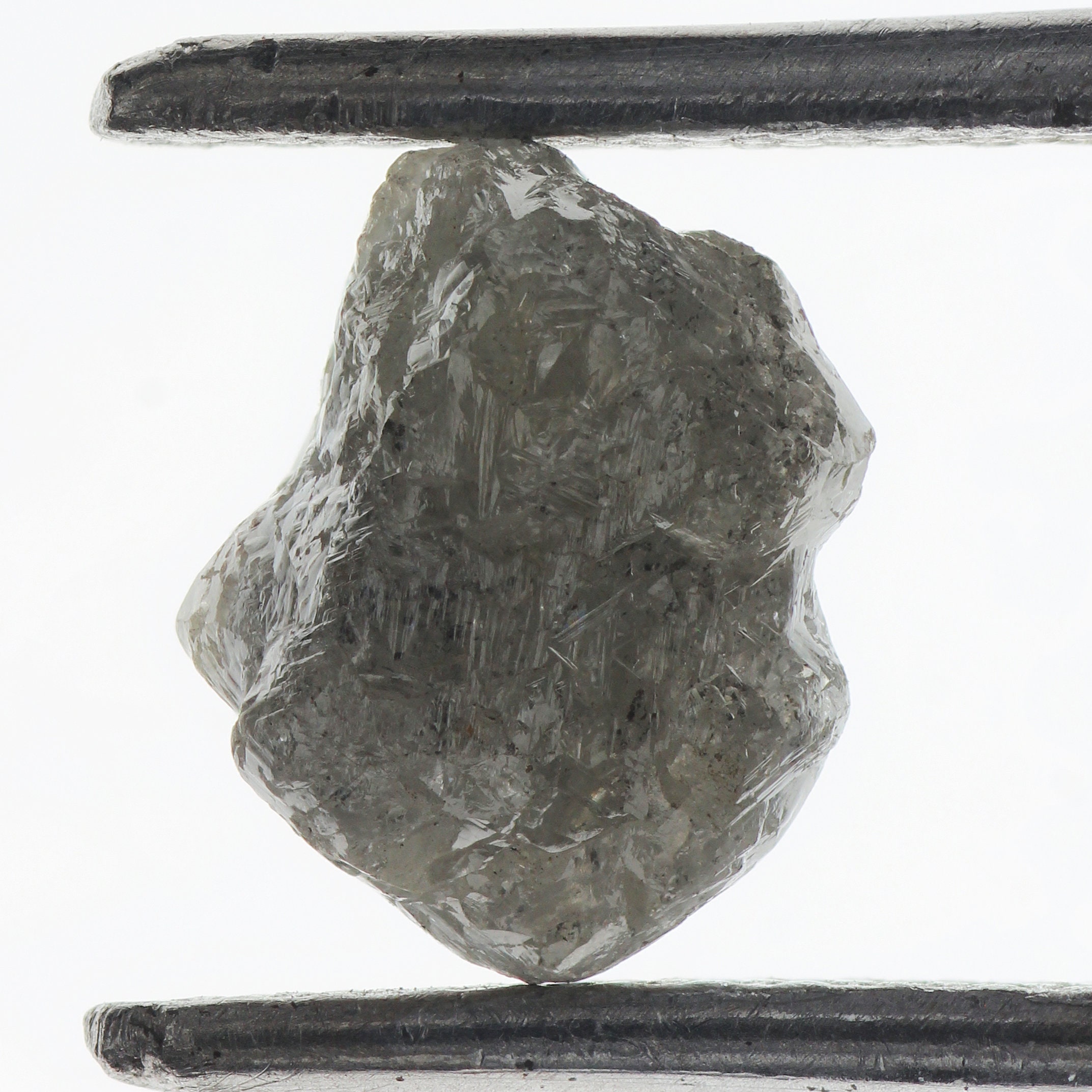 Diamant Brut Naturel 8.40 Ct - Couleur Gris, Forme Irrégulière, Non Taillé - Provenance Inde