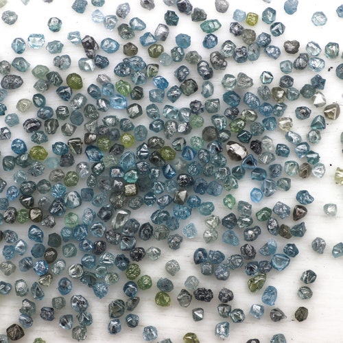 140 Stück natürliche blaue Rohdiamanten - 1 MM winzige Rohdiamanten