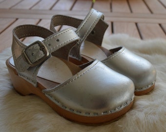 girls clog sandals