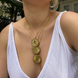 Zestaw 12 zabytkowych znaków zodiaku, wszystkie 12 znaków astrologicznych, pełny zestaw wisiorków z monetami horoskopowymi, medalionów zodiaku, duża mosiężna moneta w kształcie dysku