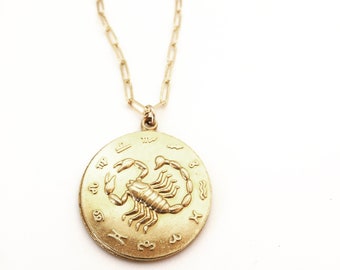 große Vintage Skorpion Sternzeichen Charm Halskette, 14 Karat Gold gefüllt rechteckige Kette, Büroklammer Stil Kette, Horoskop Münzanhänger gold