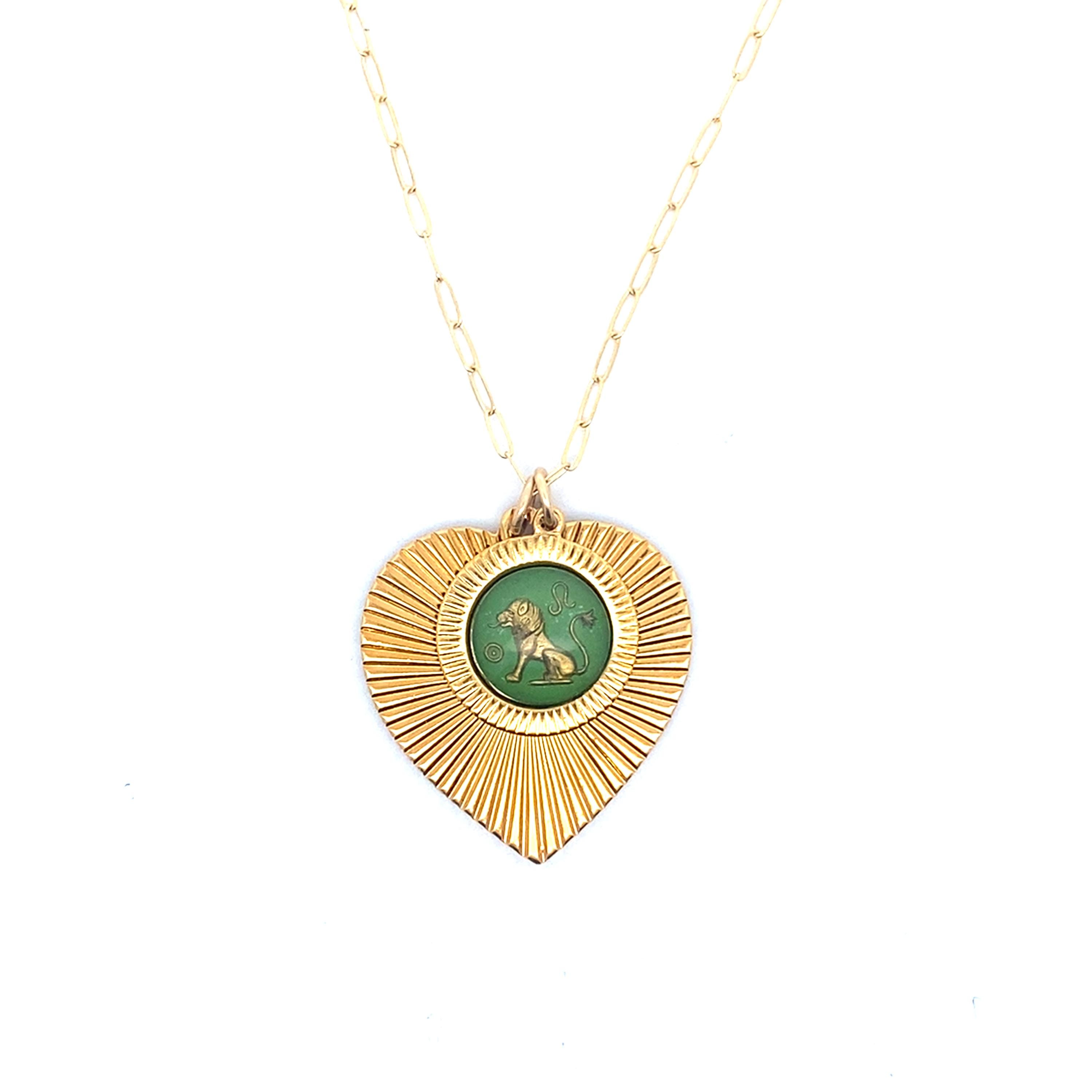 Prachtig vintage geribbeld hart met vintage dierenriembedel Leeuw aan 14 karaats gold filled paperclipketting Leeuw bedel verjaardagscadeau