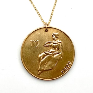 grande pingente vintage de virgem, presente de aniversário de virgem, signo de ouro do horóscopo, signo astrológico de setembro, moeda boho vintage, joias do zodíaco, 1970