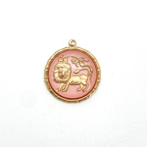 Pink vintage Leo charm boho horoscope glass astrological charm gold Leo lion medallion zodiac necklace 1970&#39;s Leo lion charm 7/23-8/22