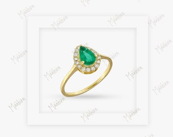 18k Yellow Gold Pear Cut Emerald & Diamond Ring, US Size 7