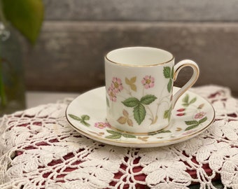 Mokkatasse und Unterteller Set Wild Strawberry von Wedgwood | Nicht mehr verfügbare Wedgwood Erdbeere