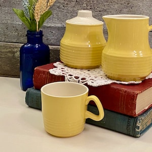 Set gele keramische crème/suiker en koffiemok | Made in the USA gele keramische creamerset | Geel en wit keukendecor