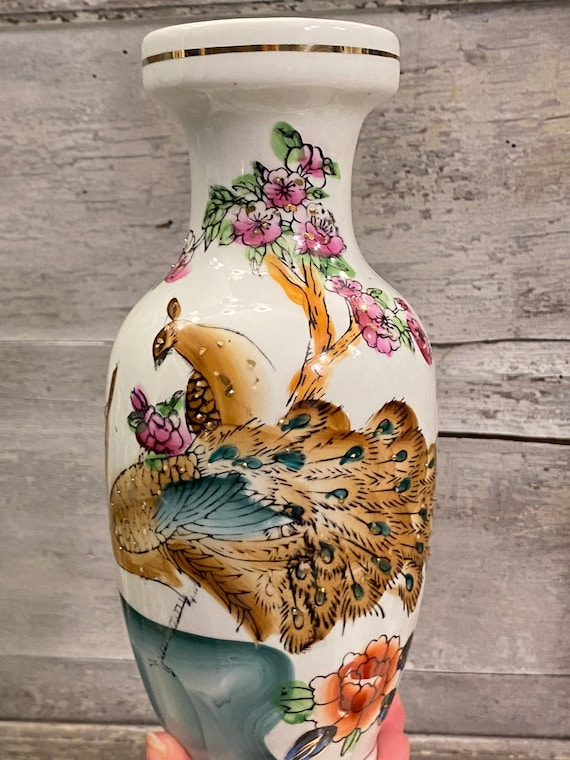 孔雀と花柄の中国景徳鎮製陶器花瓶 ヴィンテージ 中国磁器 孔雀花瓶 手描き 景徳鎮 花柄 1970年代 - Etsy 日本