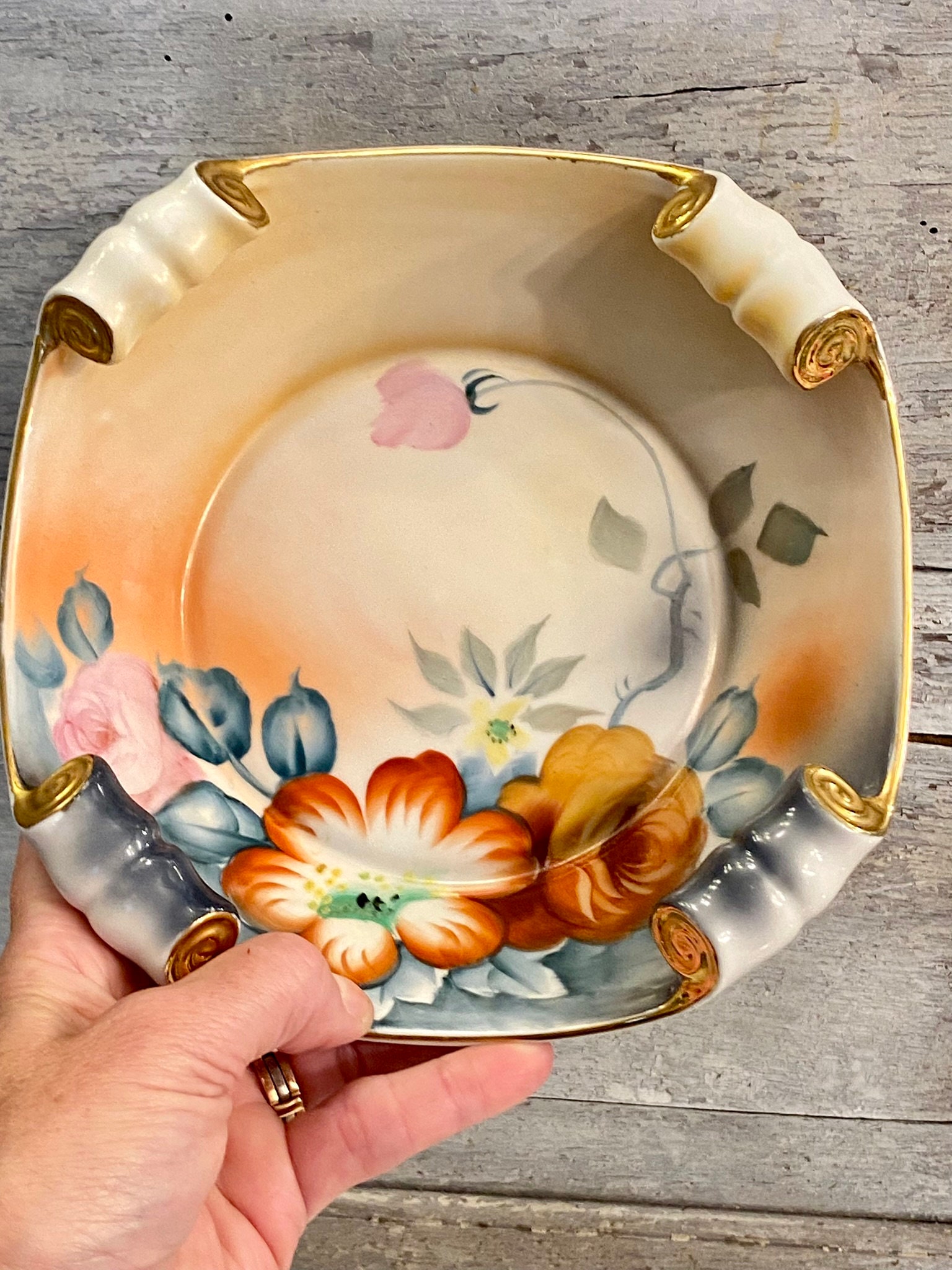 オールドノリタケ、里帰り品です。Old Noritake flower base Amazon.com | ノーブランド品 Old Noritake Gold Flower Basket