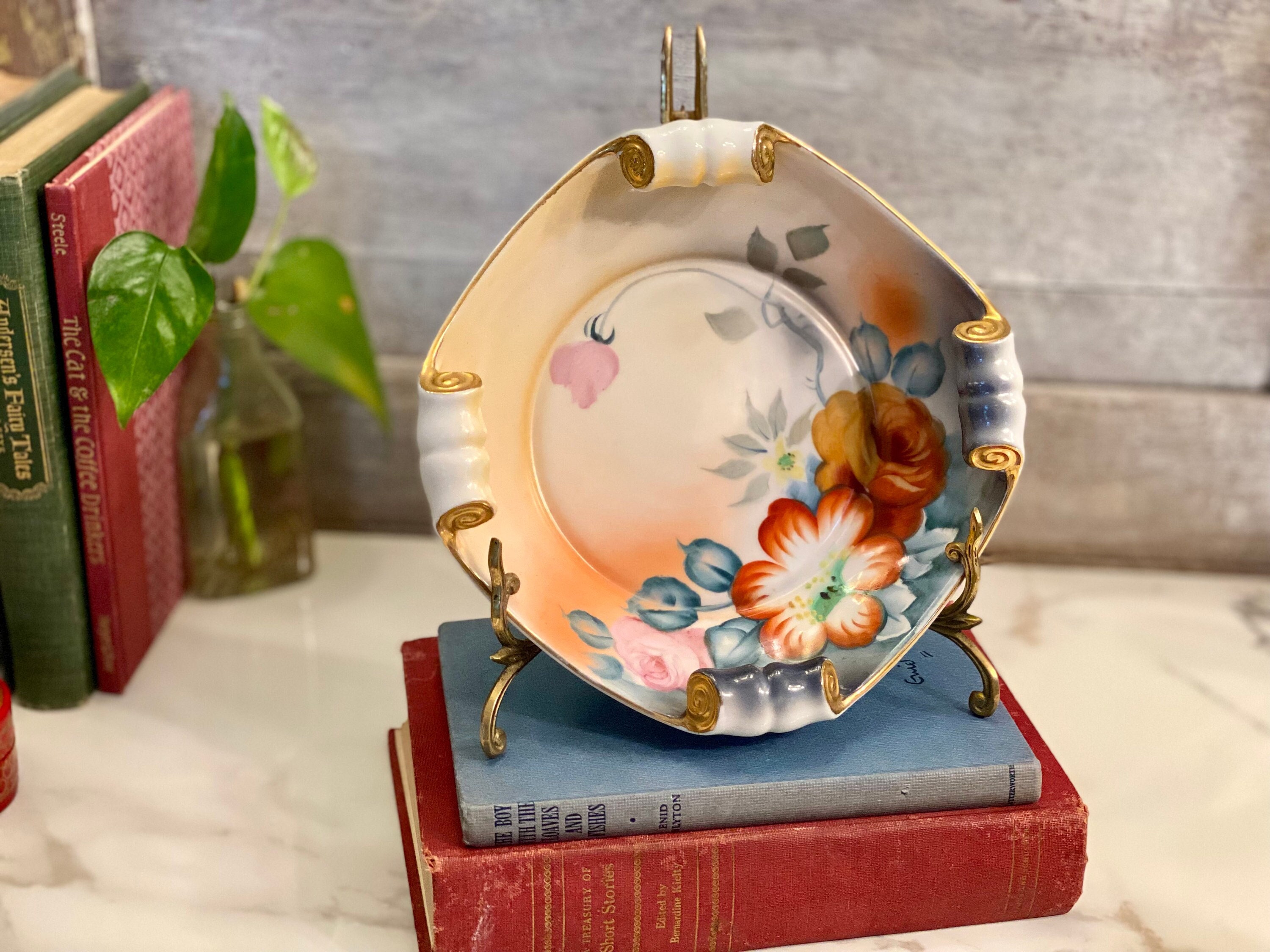オールドノリタケ、里帰り品です。Old Noritake flower base Amazon.com | ノーブランド品 Old Noritake Gold Flower Basket