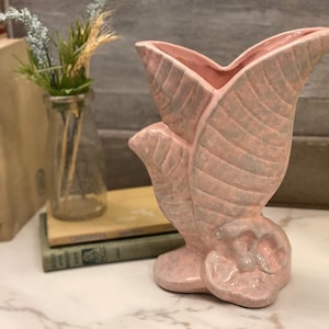 Vintage Shell Pink Crackle Glazed Ceramic Vase | Gonder Triple Leaf Vase | Gonder USA Pottery  H67 | 1950s Decor