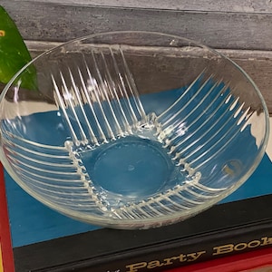 Round Clear 8 1/2" Glass Bowl | Park Avenue Clear by Federal Glass | Vertical Ribbed Bowl