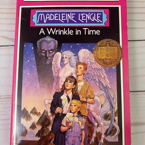 A Wrinkle in Time Madeleine L'Engle Yearling Newberry Paperback Book