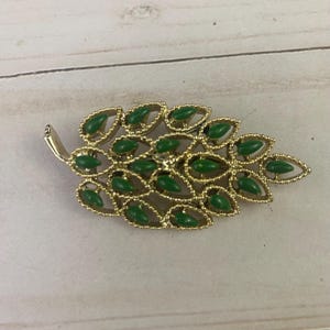 Vintage Gerry&#39;s ? Goldtone Green Enamel Stylized Leaf Brooch