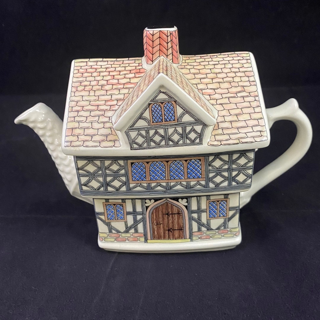 Sadler Teapot tudor House 4437 English Country Houses Classic