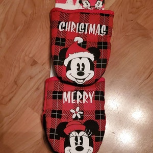 Open Road Brands Oven mitts - Red Disney Mickey Mouse & Friends Checkered  Christmas Oven Mitt - Yahoo Shopping