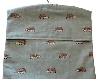 Borsa porta mollette fatta a mano Sophie Allport con motivo riccio in tessuto, ideale per riporre la biancheria.