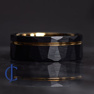 Yellow Gold Black Wedding Band, Hammered Black Tungsten Ring, 18K Gold Tungsten Wedding Band, Mens Ring, Mens Wedding Ring, 8mm Wide
