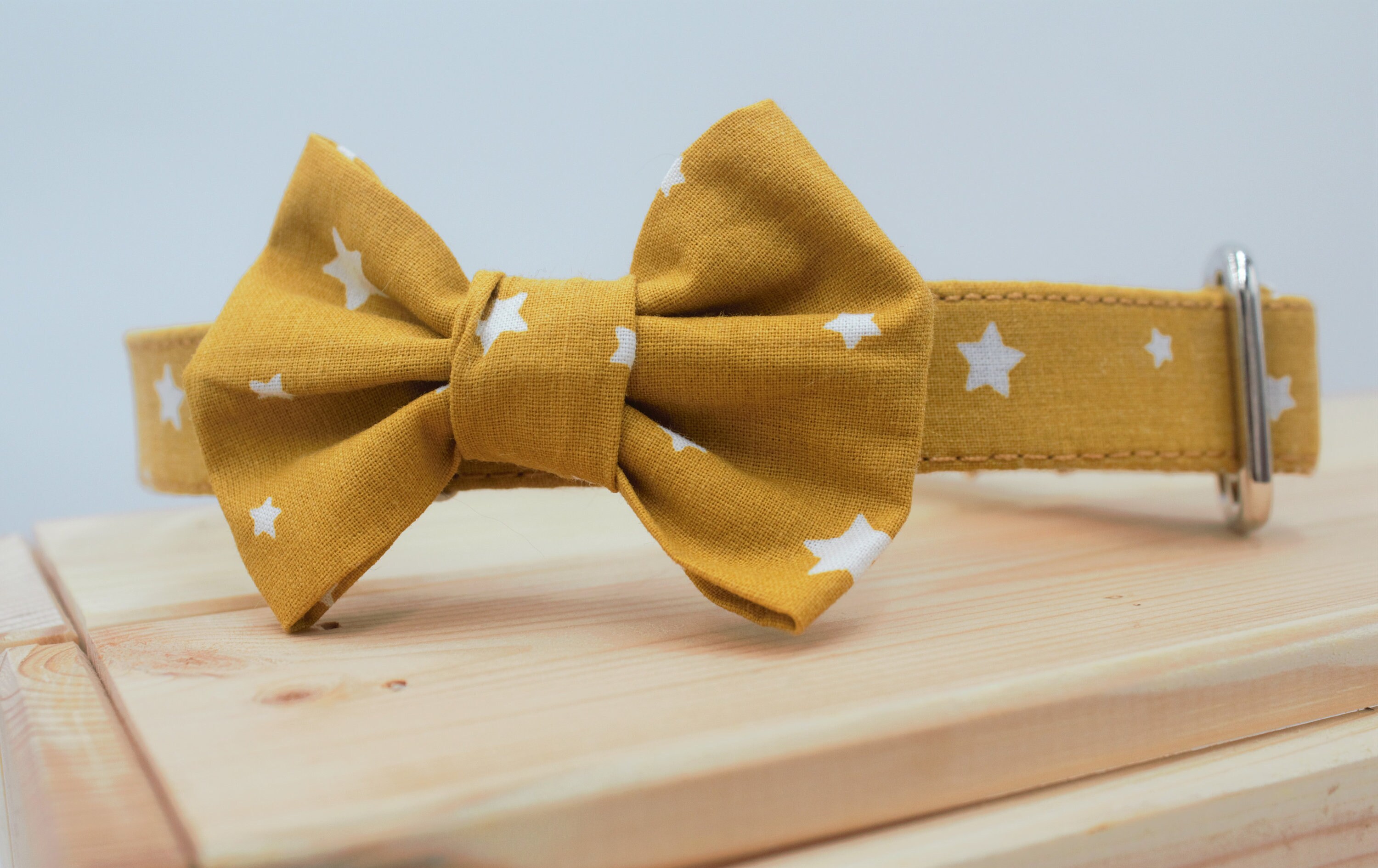 Noeud Étoiles Jaunes Pour Chien
