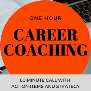 Puede incluir: Un círculo naranja con las palabras "CAREER COACHING" en negrita negra. Encima del texto está "ONE HOUR" y debajo "60 MINUTE CALL WITH ACTION ITEMS AND STRATEGY". Un portátil y un documento en un portapapeles están en el fondo.