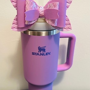 Geprägtes Korbgeflecht, irisierender Lavendel Niedliche handgefertigte Strohschleife für Stanley 40oz Becher | Tasse Bling | Ästhetisches Girly Schleifen-Accessoire