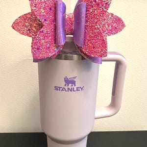 Niedliche handgefertigte Strohschleife für Stanley 120 Unzen Becher | Tasse Bling | Ästhetisches Girly Schleifenzubehör | Trendy wiederverwendbare Dekor