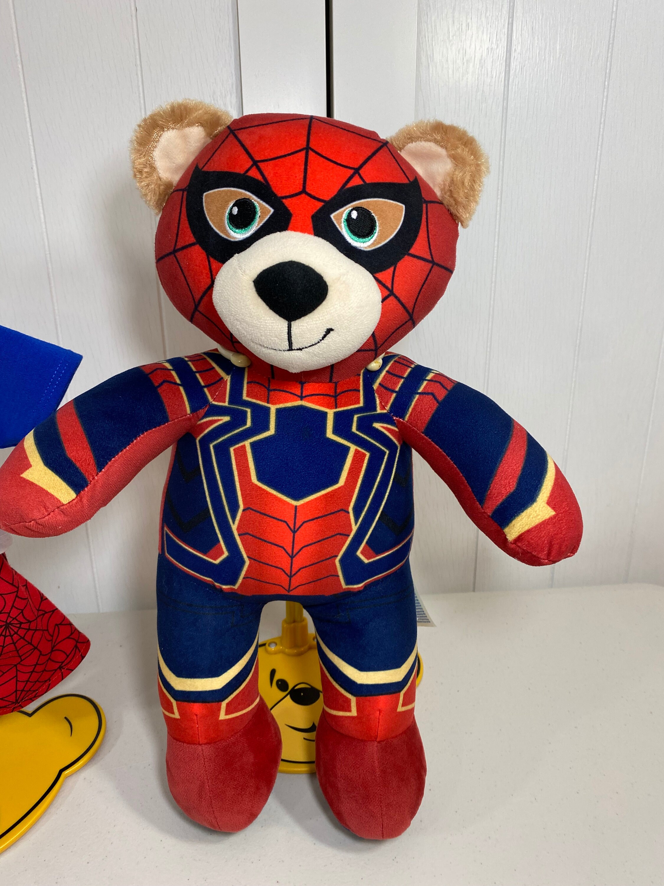 Build A Bear Marvel Avengers Iron Spiderman en peluche 40,6 cm de haut avec  pyjama -  France