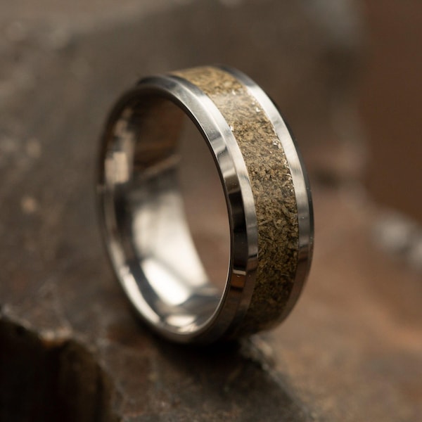 Anillo de tungsteno para hombre con incrustación de acero del tanque de batalla principal M1 Abrams, borde biselado de 8 mm, anillo de compromiso de tungsteno para hombre, regalo militar del ejército de EE. UU.